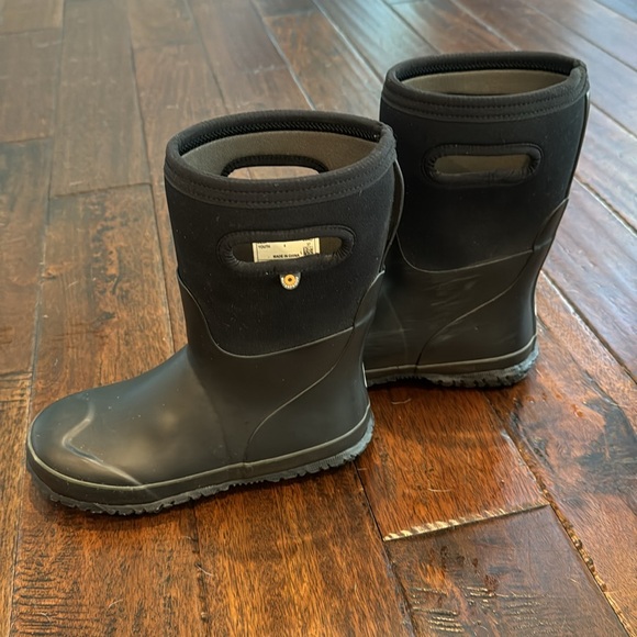 Like new Bogs Classic Rubber Grasp Handle Waterproof Insulated Rain Snow Boots - Picture 3 of 6